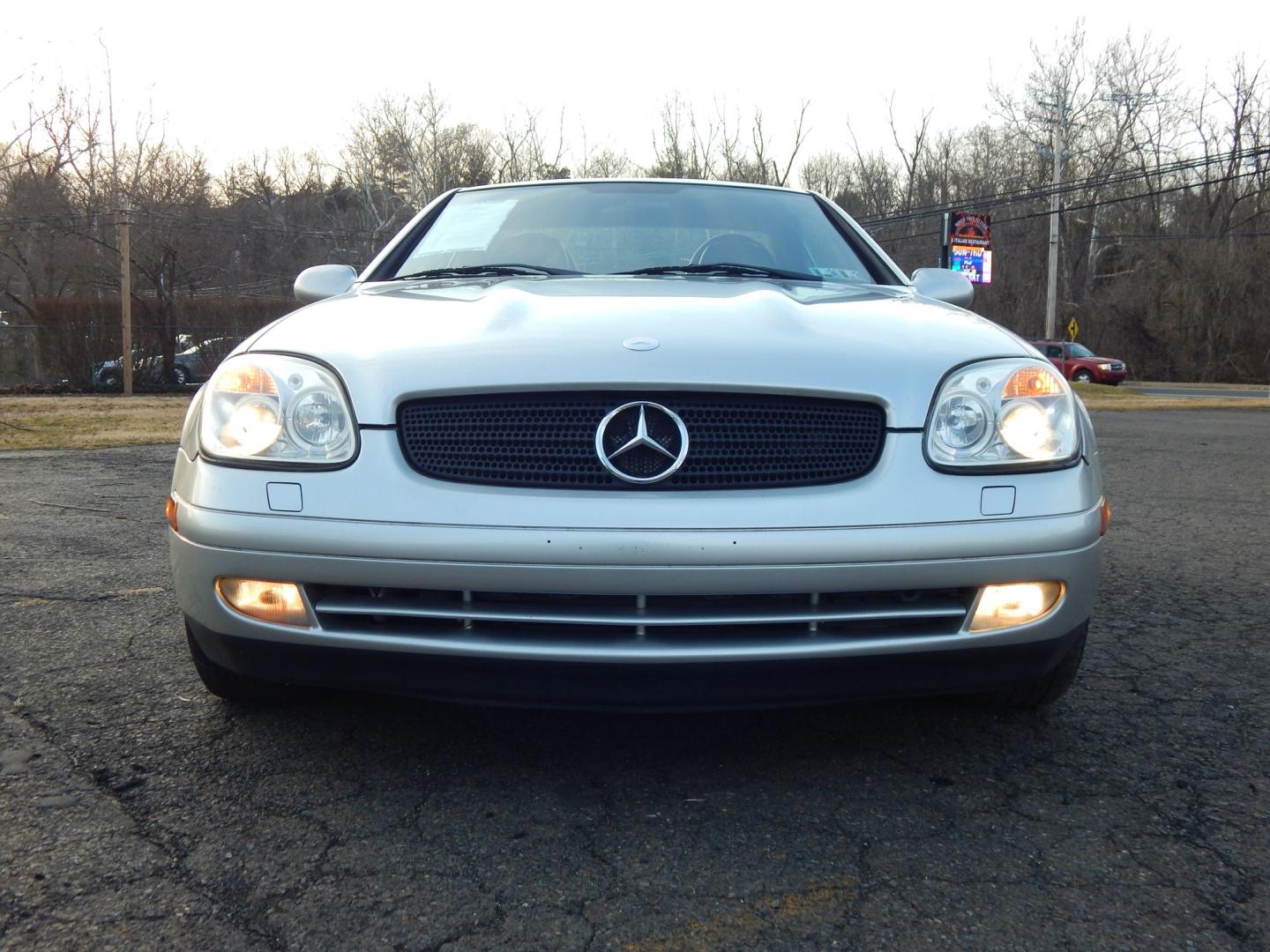 2000 Silver /Black Leather Mercedes-Benz SLK SLK230 (WDBKK47F2YF) with an 2.3L 4 cylinder supercharged engine, Automatic transmission, located at 6528 Lower York Road, New Hope, PA, 18938, (215) 862-9555, 40.358707, -74.977882 - Here we have a Mercedes SLK320 with a 2.3L 4 cylinder supercharged engine putting power to the rear wheels via an automatic transmission. Options include: black leather seats, power windows/locks/mirrors, Alpine head unit, heat/AC, tilt steering wheel, convertible hard top, cruise control, 16inch al - Photo#8